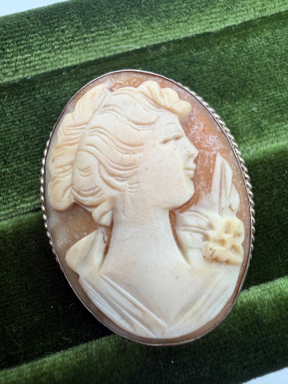 vintage hand-carved shell cameo brooch set in a .925 sterling silver frame